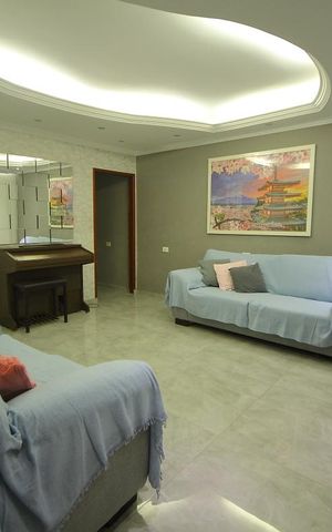 Casa à venda com 232m², 3 quartos e 2 vagasSala