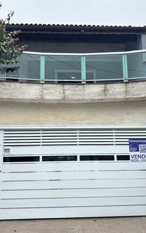 Casa à venda com 232m², 3 quartos e 2 vagas Casa à venda com 232m², 3 quartos e 2 vagasFachada