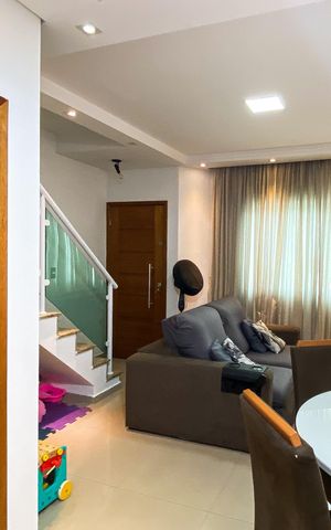 Casa de condomínio à venda com 79m², 2 quartos e 2 vagas Casa de condomínio à venda com 79m², 2 quartos e 2 vagasSala