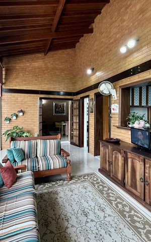 Casa à venda com 145m², 2 quartos e 1 vaga Casa à venda com 145m², 2 quartos e 1 vagaSala