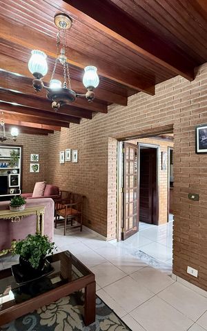 Casa à venda com 145m², 2 quartos e 1 vaga Casa à venda com 145m², 2 quartos e 1 vagaSala