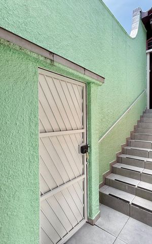Casa à venda com 145m², 2 quartos e 1 vaga Casa à venda com 145m², 2 quartos e 1 vagaEntrada