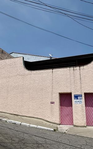 Casa à venda com 145m², 2 quartos e 1 vaga Casa à venda com 145m², 2 quartos e 1 vagaFachada