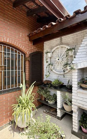 Casa à venda com 145m², 2 quartos e 1 vaga Casa à venda com 145m², 2 quartos e 1 vagaChurrasqueira