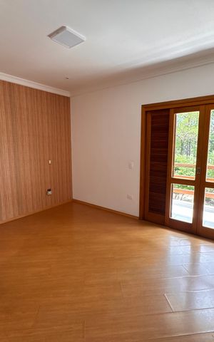 Casa de condomínio para alugar com 550m², 4 quartos e 6 vagas Casa de condomínio para alugar com 550m², 4 quartos e 6 vagasQuarto 4