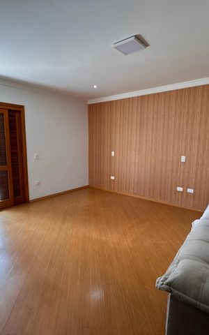 Casa de condomínio para alugar com 550m², 4 quartos e 6 vagas Casa de condomínio para alugar com 550m², 4 quartos e 6 vagasQuarto 3