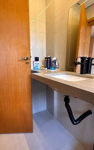 Casa de condomínio para alugar com 550m², 4 quartos e 6 vagas Casa de condomínio para alugar com 550m², 4 quartos e 6 vagasBanheiro do Quarto 2