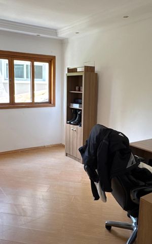 Casa de condomínio para alugar com 550m², 4 quartos e 6 vagas Casa de condomínio para alugar com 550m², 4 quartos e 6 vagasEscritório