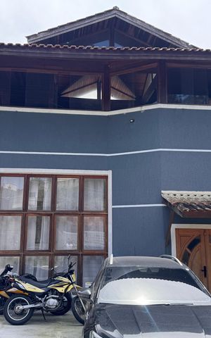 Casa de condomínio para alugar com 550m², 4 quartos e 6 vagas Casa de condomínio para alugar com 550m², 4 quartos e 6 vagasFachada