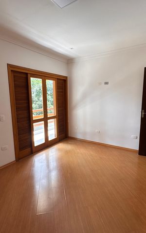 Casa de condomínio para alugar com 550m², 4 quartos e 6 vagas Casa de condomínio para alugar com 550m², 4 quartos e 6 vagasQuarto 4