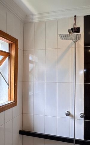 Casa de condomínio para alugar com 550m², 4 quartos e 6 vagas Casa de condomínio para alugar com 550m², 4 quartos e 6 vagasBanheiro do Quarto 1