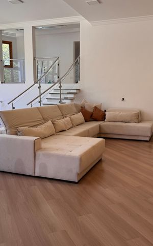 Casa de condomínio para alugar com 550m², 4 quartos e 6 vagas Casa de condomínio para alugar com 550m², 4 quartos e 6 vagasSala