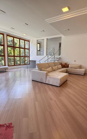 Casa de condomínio para alugar com 550m², 4 quartos e 6 vagas Casa de condomínio para alugar com 550m², 4 quartos e 6 vagasSala