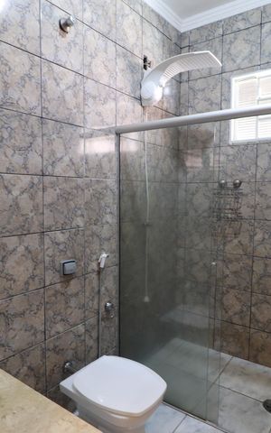 Casa para alugar com 160m², 3 quartos e 3 vagasBanheiro 