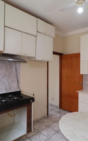 Casa para alugar com 160m², 3 quartos e 3 vagasCozinha 