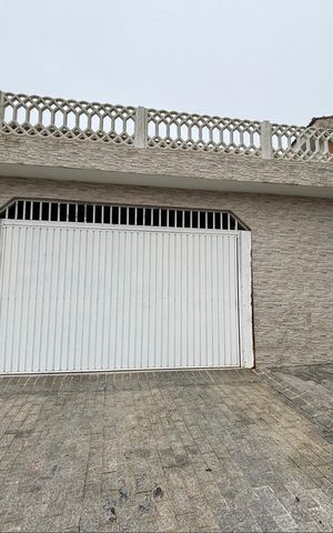 Casa à venda com 280m², 3 quartos e 2 vagas Casa à venda com 280m², 3 quartos e 2 vagasFachada