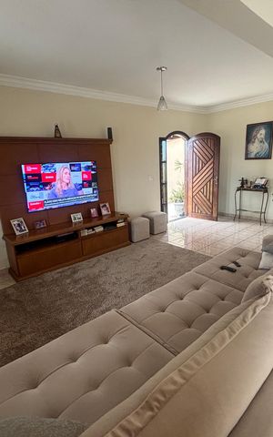 Casa à venda com 280m², 3 quartos e 2 vagas Casa à venda com 280m², 3 quartos e 2 vagasSala de estar