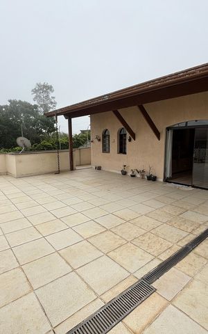Casa à venda com 280m², 3 quartos e 2 vagas Casa à venda com 280m², 3 quartos e 2 vagasVaranda