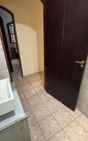 Casa à venda com 280m², 3 quartos e 2 vagas Casa à venda com 280m², 3 quartos e 2 vagasBanheiro