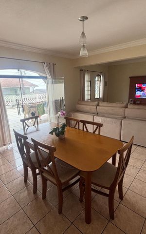 Casa à venda com 280m², 3 quartos e 2 vagas Casa à venda com 280m², 3 quartos e 2 vagasSala de Jantar