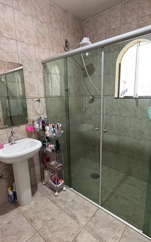 Casa à venda com 280m², 3 quartos e 2 vagas Casa à venda com 280m², 3 quartos e 2 vagasBanheiro suíte