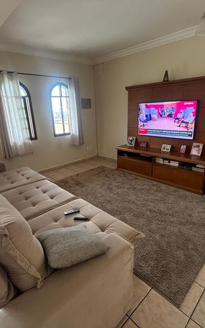 Casa à venda com 280m², 3 quartos e 2 vagas Casa à venda com 280m², 3 quartos e 2 vagasSala de estar