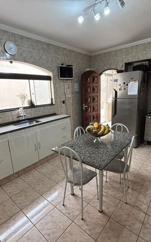 Casa à venda com 280m², 3 quartos e 2 vagas Casa à venda com 280m², 3 quartos e 2 vagasCozinha