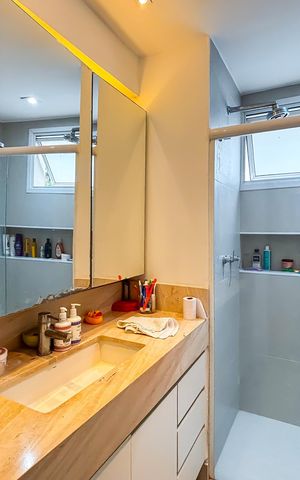 Apartamento para alugar com 235m², 3 quartos e 1 vaga