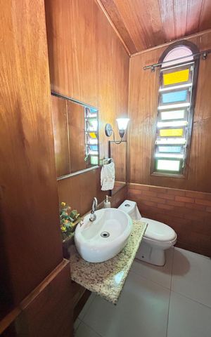 Casa à venda com 260m², 5 quartos e 4 vagasLavabo