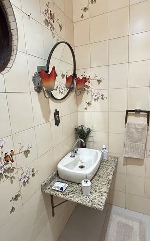 Casa à venda com 260m², 5 quartos e 4 vagasBanheiro da Suíte