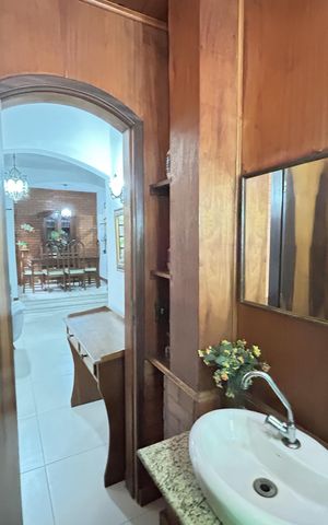 Casa à venda com 260m², 5 quartos e 4 vagasLavabo