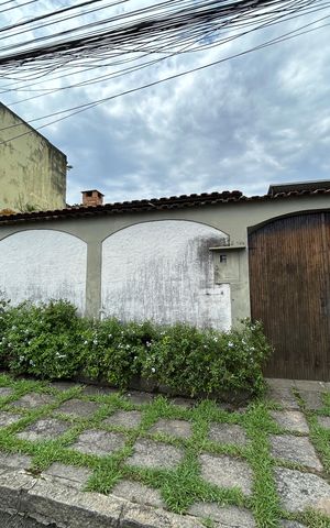 Casa à venda com 260m², 5 quartos e 4 vagasFachada + placa
