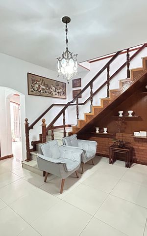 Casa à venda com 260m², 5 quartos e 4 vagasSala 1