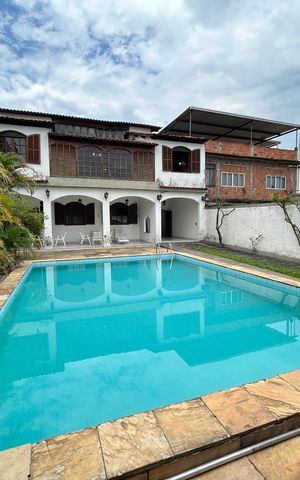Casa à venda com 260m², 5 quartos e 4 vagasPiscina
