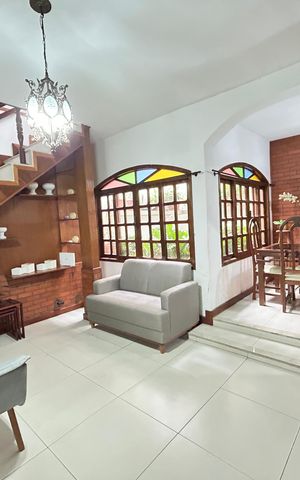 Casa à venda com 260m², 5 quartos e 4 vagasSala 1