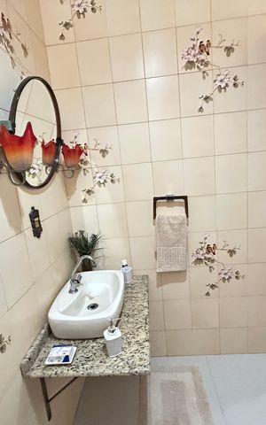 Casa à venda com 260m², 5 quartos e 4 vagasBanheiro da Suíte