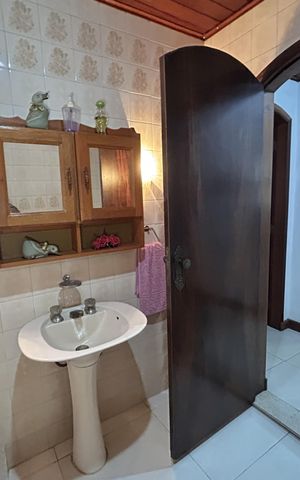 Casa à venda com 260m², 5 quartos e 4 vagasBanheiro Social 1