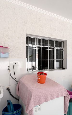 Casa à venda com 161m², 3 quartos e 4 vagas Casa à venda com 161m², 3 quartos e 4 vagasÁrea de Serviço
