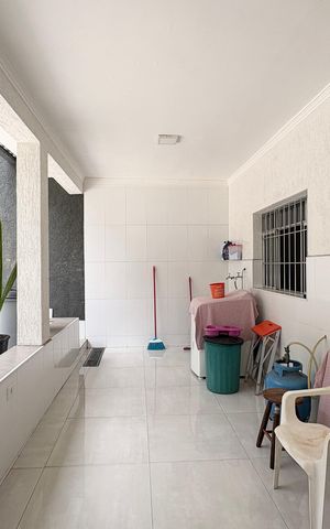 Casa à venda com 161m², 3 quartos e 4 vagas Casa à venda com 161m², 3 quartos e 4 vagasÁrea de Serviço