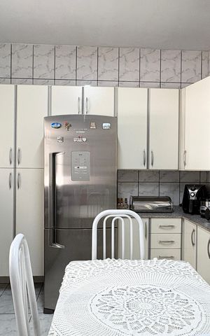 Casa à venda com 161m², 3 quartos e 4 vagas Casa à venda com 161m², 3 quartos e 4 vagasCozinha