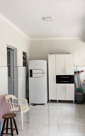 Casa à venda com 161m², 3 quartos e 4 vagas Casa à venda com 161m², 3 quartos e 4 vagasÁrea de Serviço