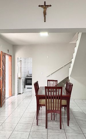 Casa à venda com 161m², 3 quartos e 4 vagas Casa à venda com 161m², 3 quartos e 4 vagasSala de estar