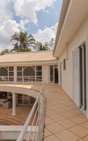 Casa de condomínio à venda com 1300m², 4 quartos e 4 vagas Casa de condomínio à venda com 1300m², 4 quartos e 4 vagasVaranda da Suíte 1