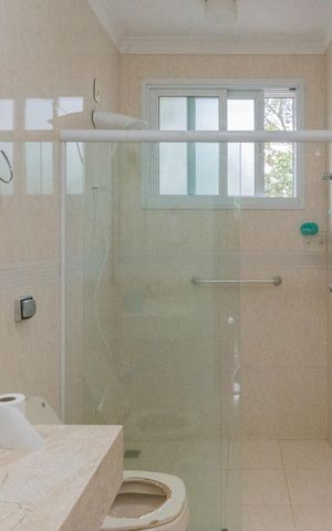 Casa de condomínio à venda com 1300m², 4 quartos e 4 vagas Casa de condomínio à venda com 1300m², 4 quartos e 4 vagasBanheiro da Suíte 2