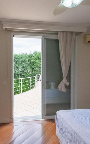 Casa de condomínio à venda com 1300m², 4 quartos e 4 vagas Casa de condomínio à venda com 1300m², 4 quartos e 4 vagasSuíte 4