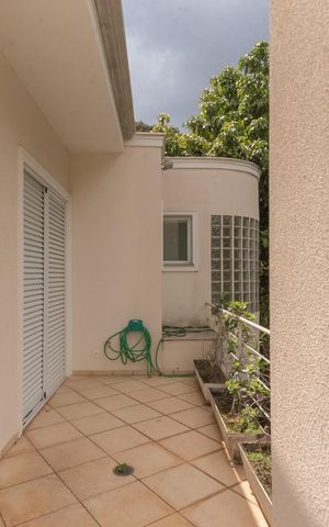 Casa de condomínio à venda com 1300m², 4 quartos e 4 vagas Casa de condomínio à venda com 1300m², 4 quartos e 4 vagasVaranda da Suíte 1