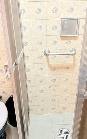 Casa para alugar com 193m², 2 quartos e 3 vagas Casa para alugar com 193m², 2 quartos e 3 vagasBanheiro social