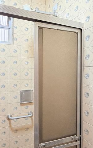 Casa para alugar com 193m², 2 quartos e 3 vagas Casa para alugar com 193m², 2 quartos e 3 vagasBanheiro social