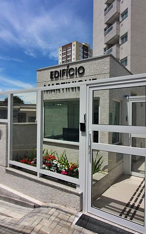 Apartamento para alugar com 55m², 2 quartos e 1 vagaFachada e portaria