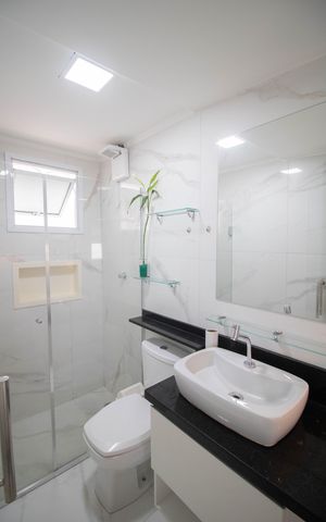Casa de condomínio para alugar com 100m², 3 quartos e 2 vagas Casa de condomínio para alugar com 100m², 3 quartos e 2 vagasBanheiro da suíte 3